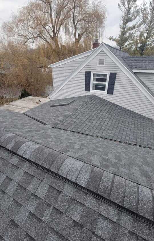 asphalt shingle roof e1713337615571