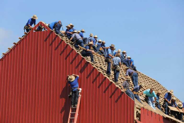 roof workers